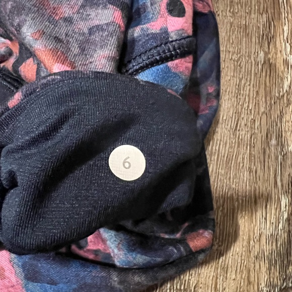 Lululemon tights. Size 6 - Picture 2 of 4